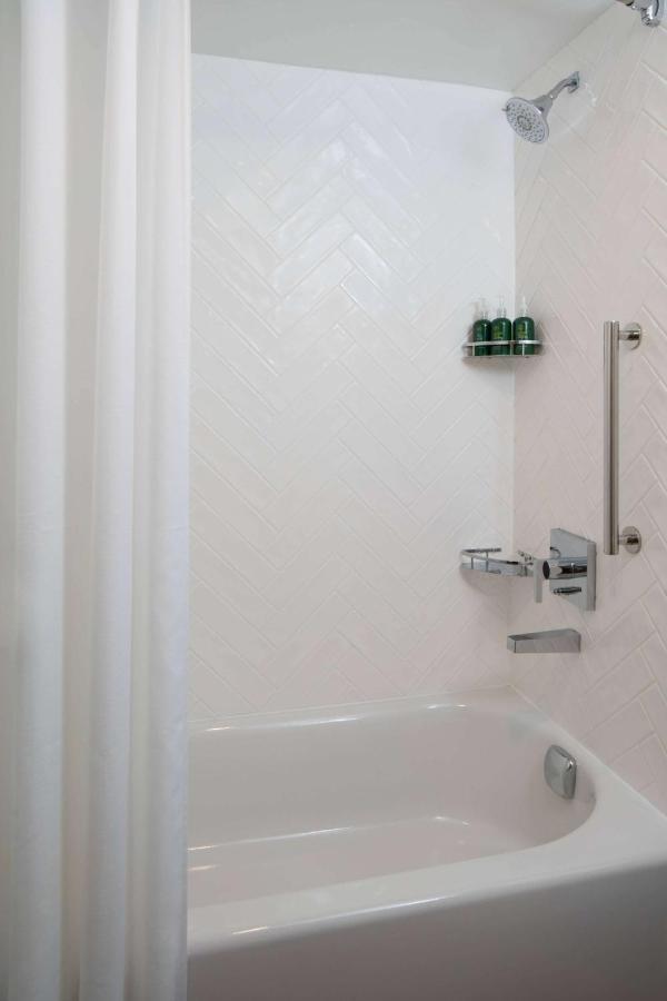 Sonesta Simply Suites Фолс Черч Экстерьер фото